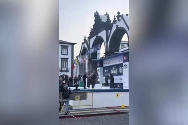 Đi 18 nước hết 190 triệu đồng, chàng trai ngủ lều, ăn trứng sống tiết kiệm