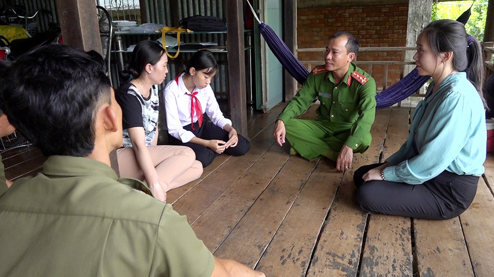 An Giang: Cảnh báo nạn cướp giật tài sản nhằm vào học sinh - 2 An Giang: Cảnh báo nạn cướp giật tài sản nhằm vào học sinh - 2