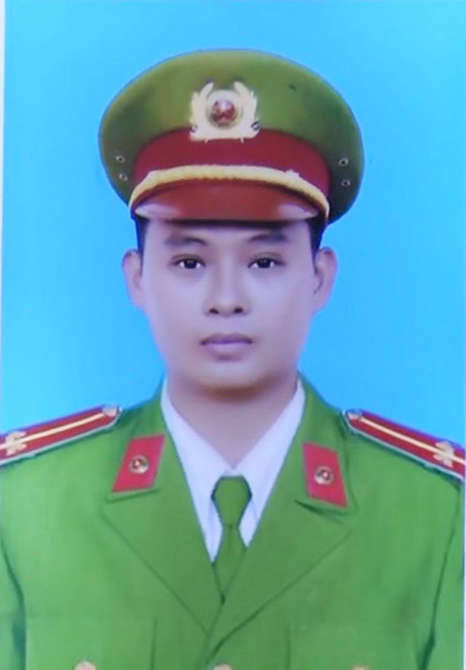 Trao bằng Tổ quốc ghi công tới Thượng úy Công an tử nạn khi truy đuổi cướp - 3 Trao bằng Tổ quốc ghi công tới Thượng úy Công an tử nạn khi truy đuổi cướp - 3