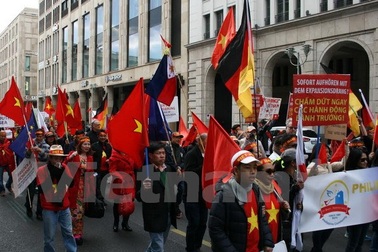 Truyền thông Đức đưa tin người Việt biểu tình phản đối Trung Quốc