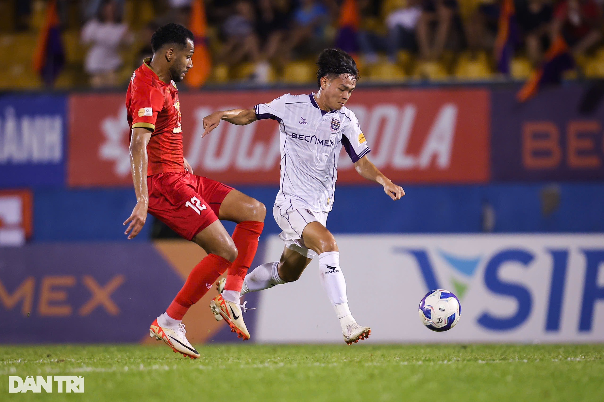 Hồng Lĩnh Hà Tĩnh nối dài chuỗi trận bất bại ở V-League - 3 Hồng Lĩnh Hà Tĩnh nối dài chuỗi trận bất bại ở V-League - 3