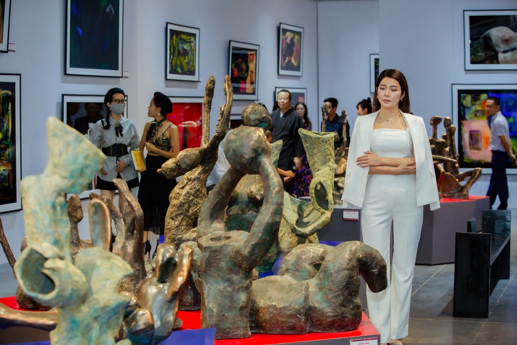 Ấn tượng và độc đáo triển lãm Ego - Người của họa sĩ Ngô Xuân Bính - 3 Ấn tượng và độc đáo triển lãm Ego - Người của họa sĩ Ngô Xuân Bính - 3