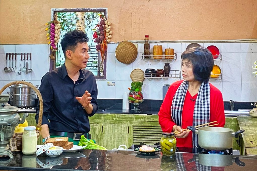 Ca sĩ Đoan Trường từng làm phục vụ, ăn rau dạt ở chợ khi sống ở nước ngoài - 2 Ca sĩ Đoan Trường từng làm phục vụ, ăn rau dạt ở chợ khi sống ở nước ngoài - 2