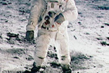 Tàu vũ trụ thoát hiểm nhờ một chiếc…bút bi!