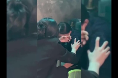 Con gái từ Đài Loan bí mật về đón Tết tạo bất ngờ cho bố mẹ