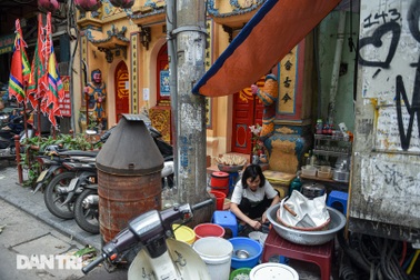 Ngán ngẩm cảnh bãi gửi xe, quán nước chè sống "tầm gửi" tại di tích phố cổ