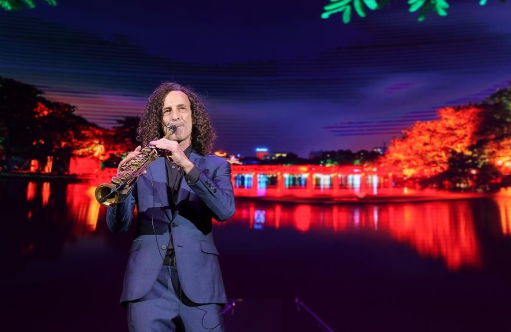 Kenny G nói tiếng Việt, U70 mê hoặc hơn 4.000 khán giả - 4 Kenny G nói tiếng Việt, U70 mê hoặc hơn 4.000 khán giả - 4