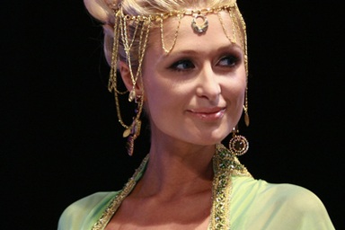 Paris Hilton chê Cristiano Ronaldo “yếu đuối”