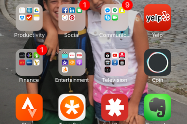 Có gì đặc biệt trên màn hình điện thoại của các “ông trùm” công nghệ