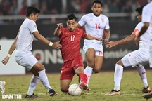 Cổ động viên châu Á chê bai, giễu cợt mặt cỏ sân Mỹ Đình