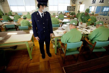 Nhật Bản "đau đầu" vì tù nhân ngày càng già hóa