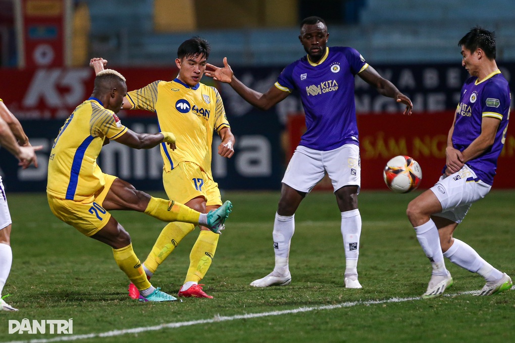 Tuấn Hải lập công, Hà Nội FC thắng trong ngày đặc biệt của Hùng Dũng - 6 Tuấn Hải lập công, Hà Nội FC thắng trong ngày đặc biệt của Hùng Dũng - 6