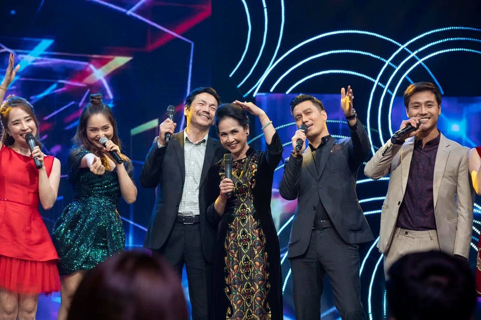 NSND Hoàng Dũng, Lan Hương lần đầu trổ tài ca hát cùng dàn diễn viên đình đám - 5 NSND Hoàng Dũng, Lan Hương lần đầu trổ tài ca hát cùng dàn diễn viên đình đám - 5