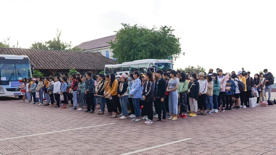 400 sinh viên náo nức về quê ăn Tết bằng “chuyến xe 0 đồng” - 1 400 sinh viên náo nức về quê ăn Tết bằng “chuyến xe 0 đồng” - 1