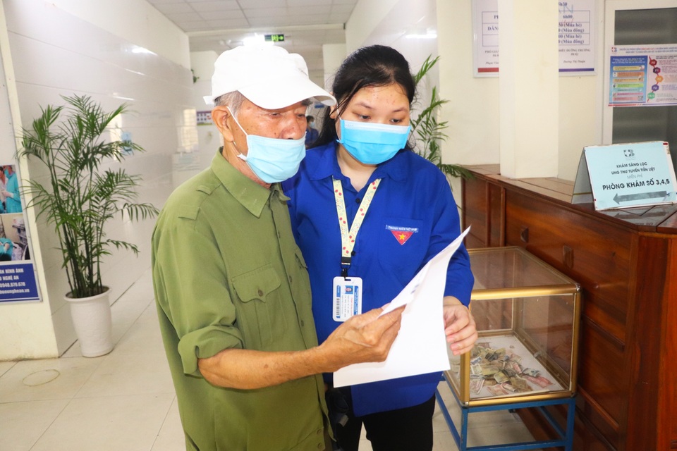 Hàng trăm người được khám sàng lọc loại ung thư đứng thứ 8 về tỷ lệ tử vong - 2 Hàng trăm người được khám sàng lọc loại ung thư đứng thứ 8 về tỷ lệ tử vong - 2