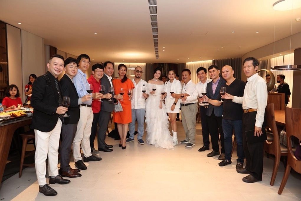Khai trương showroom nội thất gỗ óc chó cao cấp tại Sài Gòn - 3 Khai trương showroom nội thất gỗ óc chó cao cấp tại Sài Gòn - 3