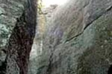 Bị kẹt trong lòng đất 6 ngày vẫn sống sót