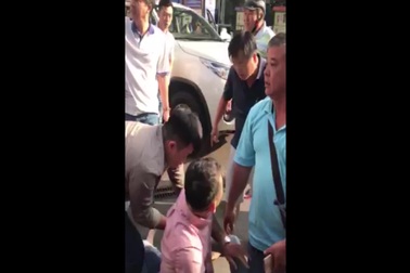 Phó Công an quận trực tiếp bắt kẻ cướp tài sản du khách nước ngoài