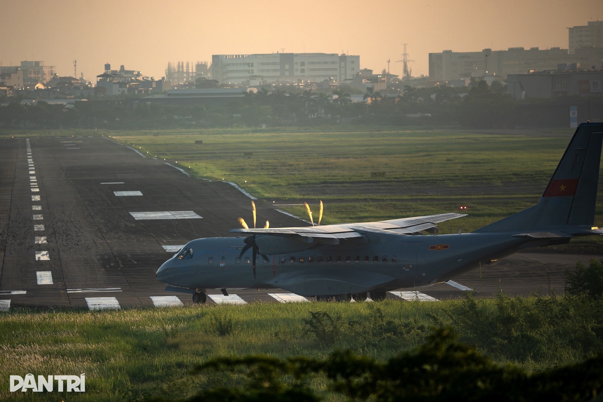Casa C-295 khoác áo mới, hợp biên 4 máy bay vận tải trên bầu trời Hà Nội - 2