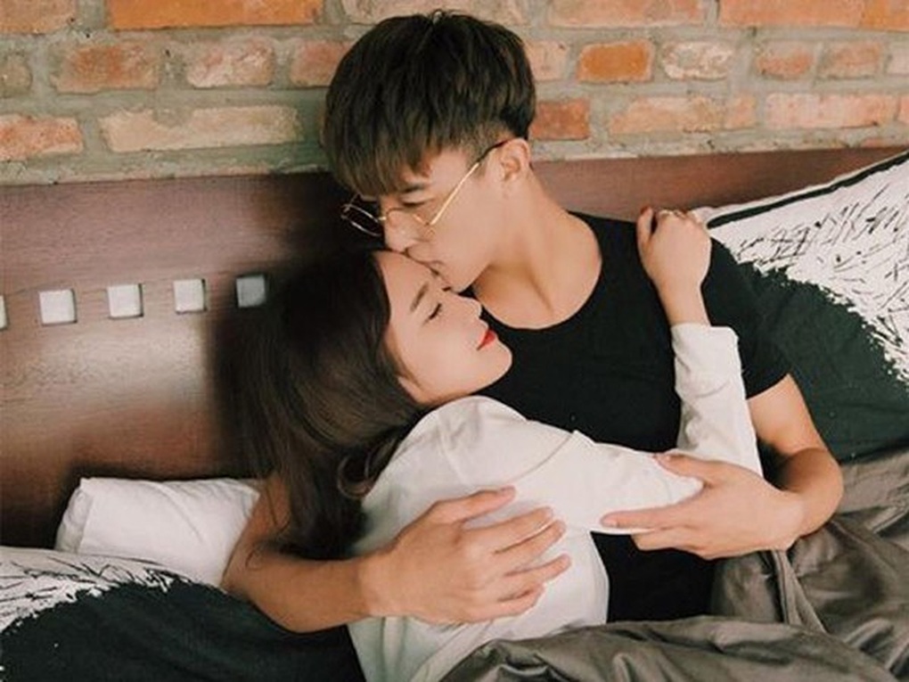 Nhờ bát chè 15.000 đồng, tôi vô tình lưu giữ cảnh nóng hộ bạn trai - 1 Nhờ bát chè 15.000 đồng, tôi vô tình lưu giữ cảnh nóng hộ bạn trai - 1