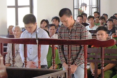 Mâu thuẫn trong lúc nhậu, đâm chết người