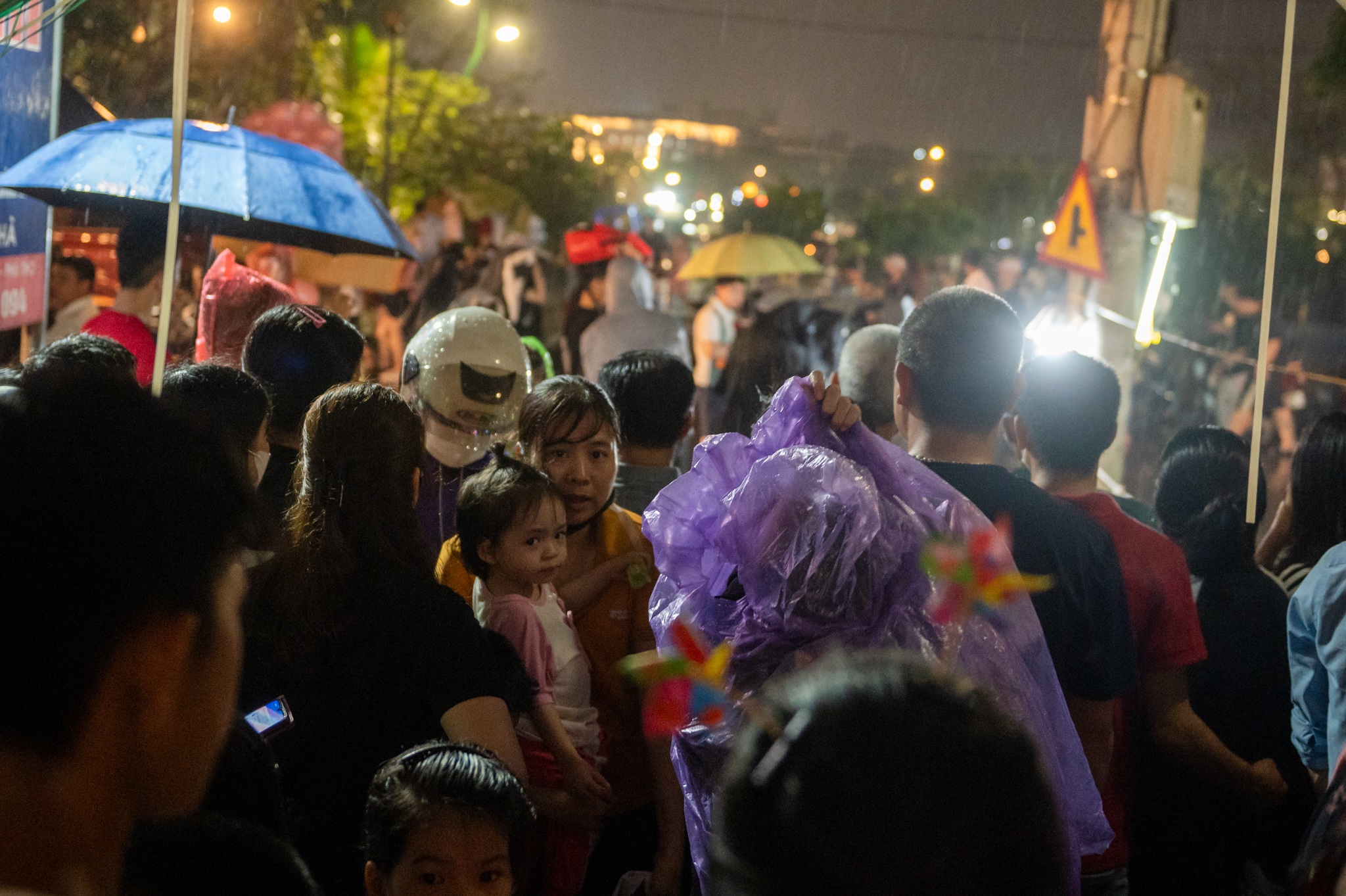 Hàng vạn người đội mưa xem pháo hoa ở Phú Thọ dịp Giỗ Tổ Hùng Vương - 3