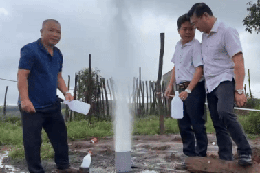 Giếng khoan ở Gia Lai vẫn phun cột nước cao hơn 10m sau động đất