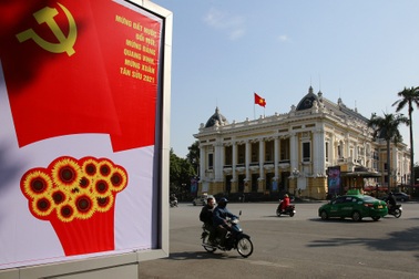 Hà Nội trang hoàng chào mừng Đại hội XIII của Đảng