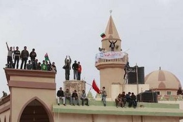 Libya: Peru đóng băng quan hệ, Trung Quốc sơ tán công dân