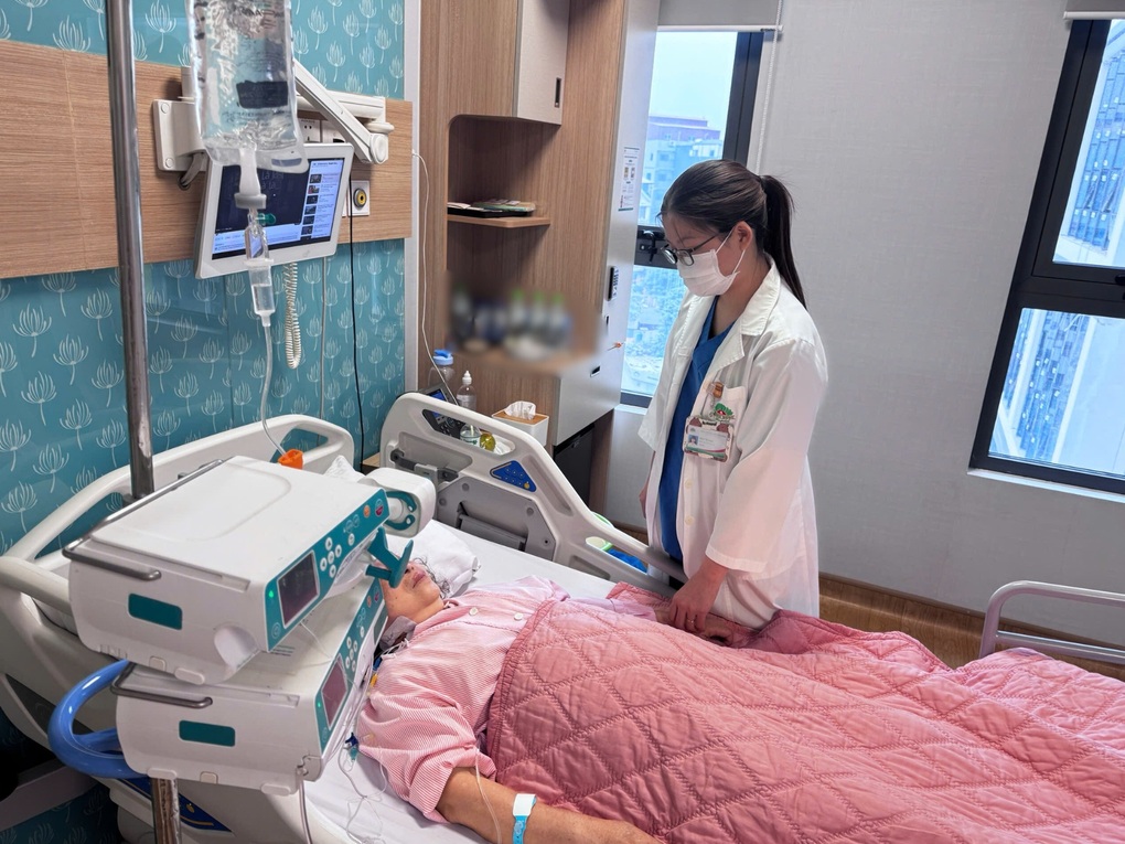 Nội soi ngược dòng ERCP cứu sống bệnh nhân có sỏi 0,5cm tắc ống mật chủ - 1 Nội soi ngược dòng ERCP cứu sống bệnh nhân có sỏi 0,5cm tắc ống mật chủ - 1