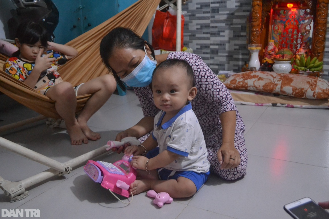 Bé bị bỏ rơi ở khu nhà giàu, duyên số được chị lao công nghèo nhận nuôi - 4 Bé bị bỏ rơi ở khu nhà giàu, duyên số được chị lao công nghèo nhận nuôi - 4