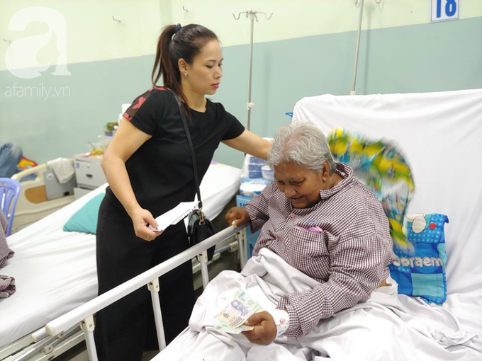 Cụ bà bị giật vé số té đập đầu hôn mê được hỗ trợ 50 triệu đồng: Tiền dư tôi chuyển cho bệnh nhân khác - Ảnh 7. Cụ bà bị giật vé số té đập đầu hôn mê được hỗ trợ 50 triệu đồng: Tiền dư tôi chuyển cho bệnh nhân khác - Ảnh 7.