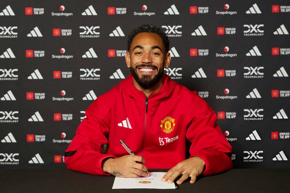แมนยูฯ ประกาศ “บิ๊กแมตช์” แรก: เสริมแกร่งแนวรุก - 1 Man Utd công bố “bom tấn” đầu tiên: Cú hích lớn cho hàng công - 1