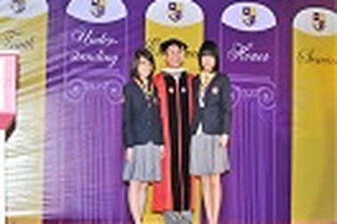 Chúc mừng HS Nguyễn Lê Phương Thảo, 10A2, Trường Olympia đã xuất sắc đoạt giải nhì chương trình “Nhà Lành Đạo Trẻ” 2011