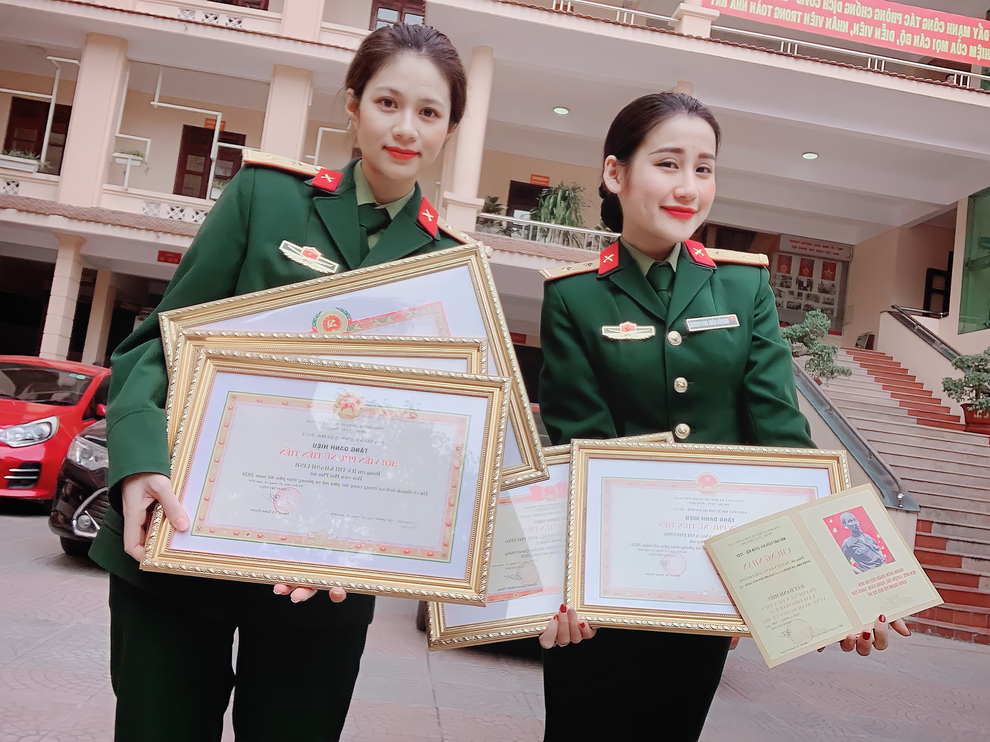 Nữ Trung úy quân đội khiến bao chàng đắm say - 3 Nữ Trung úy quân đội khiến bao chàng đắm say - 3