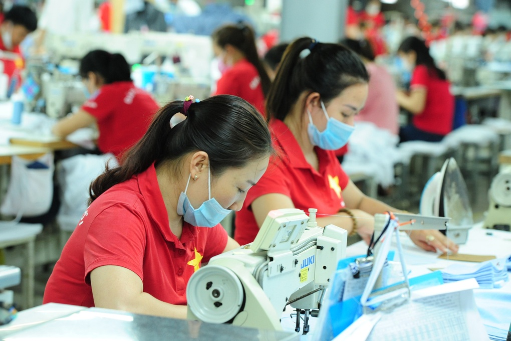 Công nhân đua nhau nhảy việc, doanh nghiệp đau đầu vì thiếu lao động - 3 Công nhân đua nhau nhảy việc, doanh nghiệp đau đầu vì thiếu lao động - 3