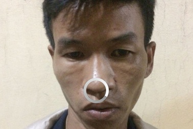 Người làm công dùng dao khống chế, cướp tiền của chủ cũ