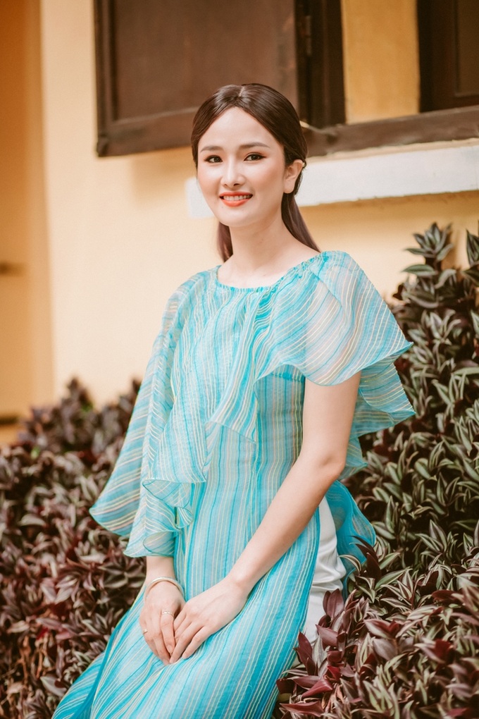 Cao Thùy Dương biến hóa với áo dài ở Đà Lạt - Ảnh 3. Cao Thùy Dương biến hóa với áo dài ở Đà Lạt - Ảnh 3.