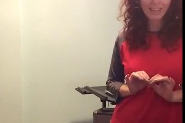 Hài hước hai chú chó đáng yêu hát song ca với cô chủ