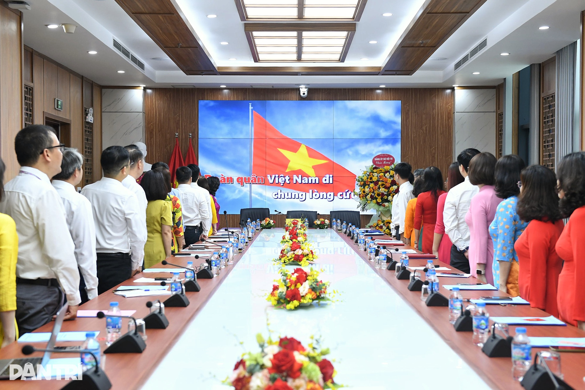 Xây dựng tạp chí Tổ chức nhà nước và Lao động điện tử thành ấn phẩm chủ lực - 1 Xây dựng tạp chí Tổ chức nhà nước và Lao động điện tử thành ấn phẩm chủ lực - 1