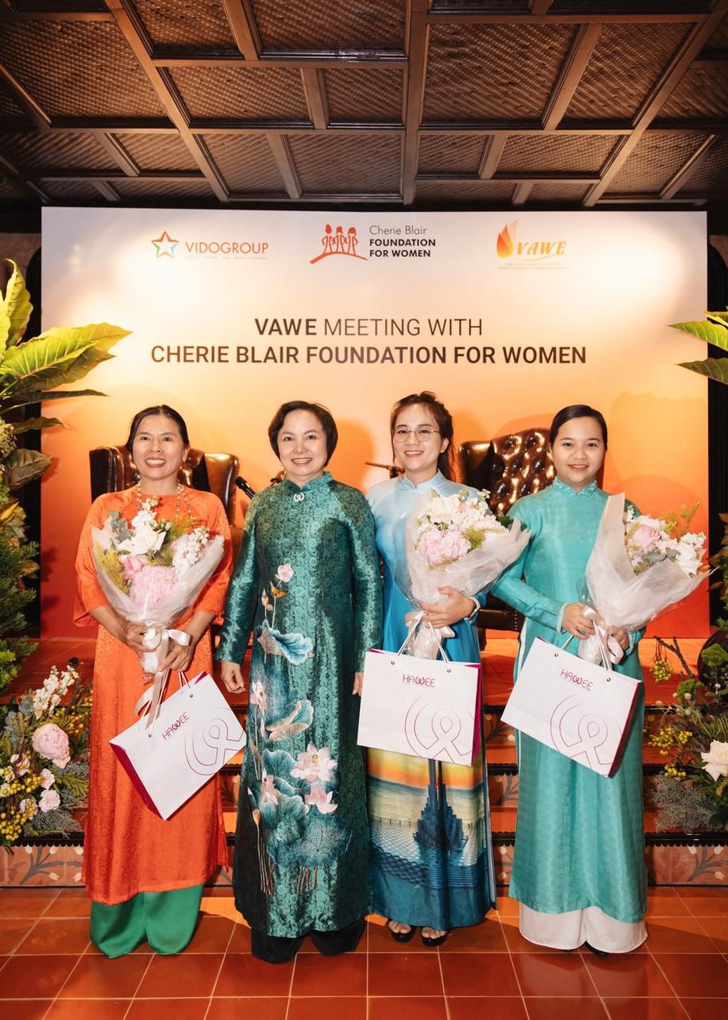Hiệp hội Nữ Doanh nhân Việt Nam (VAWE) gặp gỡ đại diện Quỹ Cherie Blair - 3 Hiệp hội Nữ Doanh nhân Việt Nam (VAWE) gặp gỡ đại diện Quỹ Cherie Blair - 3