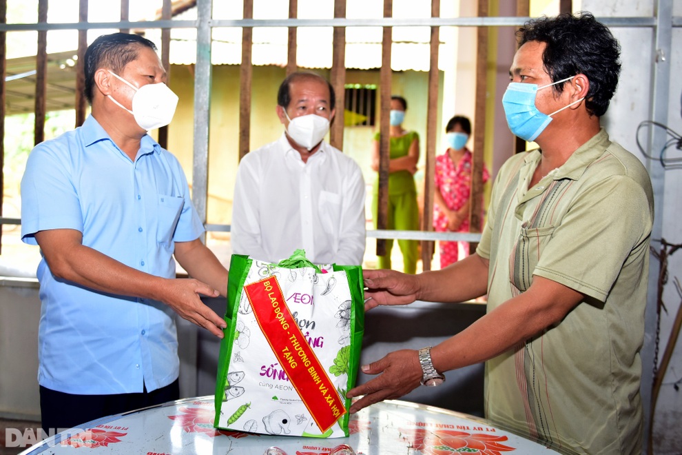 Thứ trưởng Lê Tấn Dũng: Tăng cường chống dịch tại cơ sở bảo trợ xã hội - 3 Thứ trưởng Lê Tấn Dũng: Tăng cường chống dịch tại cơ sở bảo trợ xã hội - 3