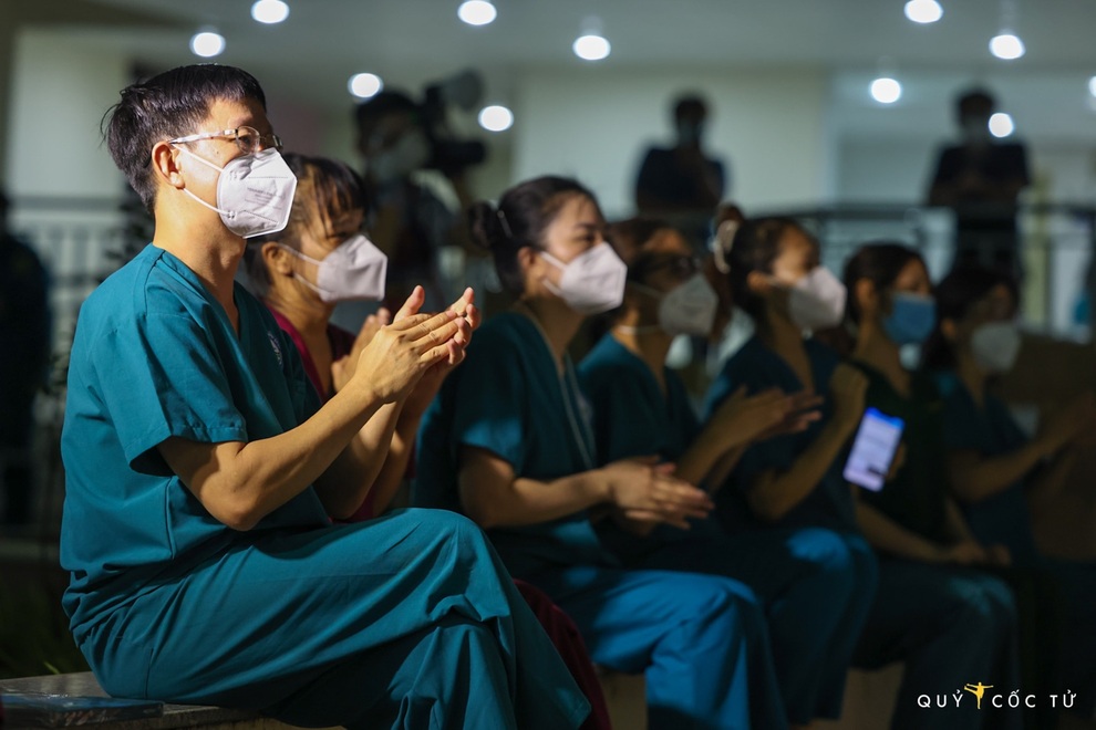 Tiếng kèn Trần Mạnh Tuấn hàn gắn vết thương tâm hồn bệnh viện dã chiến - 4 Tiếng kèn Trần Mạnh Tuấn hàn gắn vết thương tâm hồn bệnh viện dã chiến - 4