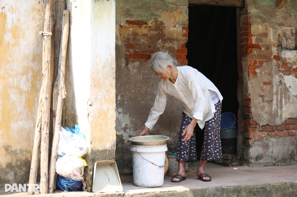 Chuyện về cụ bà 98 tuổi sống một mình trong căn nhà cổ ở Hà Nội - 6 Chuyện về cụ bà 98 tuổi sống một mình trong căn nhà cổ ở Hà Nội - 6