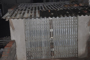 Sinh viên trường dược mang xăng đi đốt tiệm thuốc