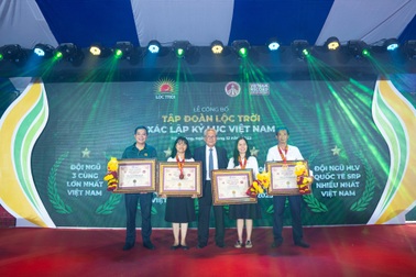 Lộc Trời xác lập thêm 3 kỷ lục mới, đánh dấu 30 năm "Cùng nông dân phát triển bền vững"