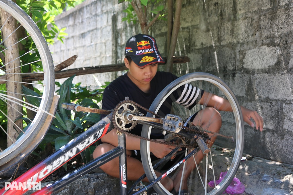 Cảnh cơ cực của 3 đứa trẻ không bố, mẹ câm điếc - 4 Cảnh cơ cực của 3 đứa trẻ không bố, mẹ câm điếc - 4