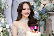 Hoa hậu Mai Phương bật khóc khi được tổ chức sinh nhật và tặng quà bất ngờ
