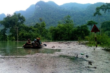 Đồng bào Rục vẫn đang bị lũ chia cắt