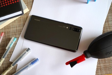 Chuyện về chiếc điện thoại thông minh đầu tiên trên thế giới sở hữu 3 camera sau